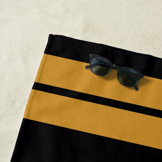 HUFFLEPUFF™バッジャー&カップハウスプライドグラフィック ビーチタオル (インサイチュ)