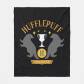 HUFFLEPUFF™バッジャー&カップハウスプライドグラフィック フリースブランケット (正面)