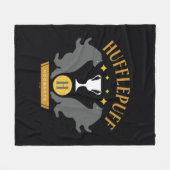 HUFFLEPUFF™バッジャー&カップハウスプライドグラフィック フリースブランケット (正面(横))