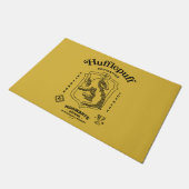 HUFFLEPUFF™ 誠実さ 忍耐 忠誠 エンブレム ドアマット (アングル)