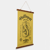 HUFFLEPUFF™ Dedication Patience Loyalty Crest 吊り下げ型タペストリー (傾斜あり)