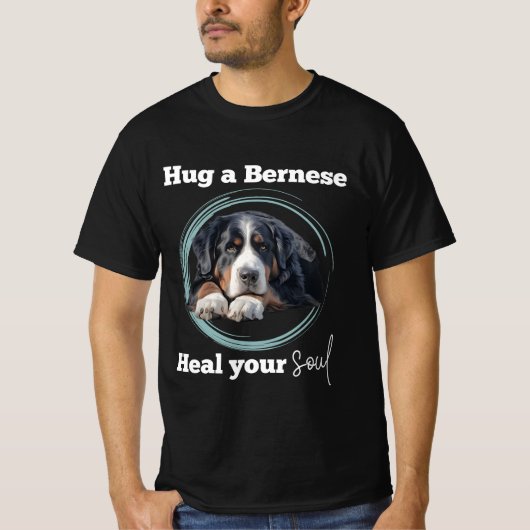 Hug a Bernese, Bernese Mountain Dog T-Shirt Tシャツ (正面)
