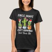Hug Just Kidding Dont Touch Me Funny Cactus Christ Tシャツ (正面)