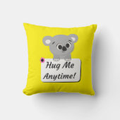 Hug Me Koala Throw Pillow クッション (正面)