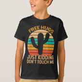Hugs Just Kidding Don't Touch Me Cactus Humor Hugg Tシャツ (正面)