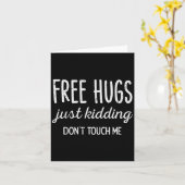 Hugs Kidding Dont Touch Me Funny Saying Men Women  カード (黄色い花)
