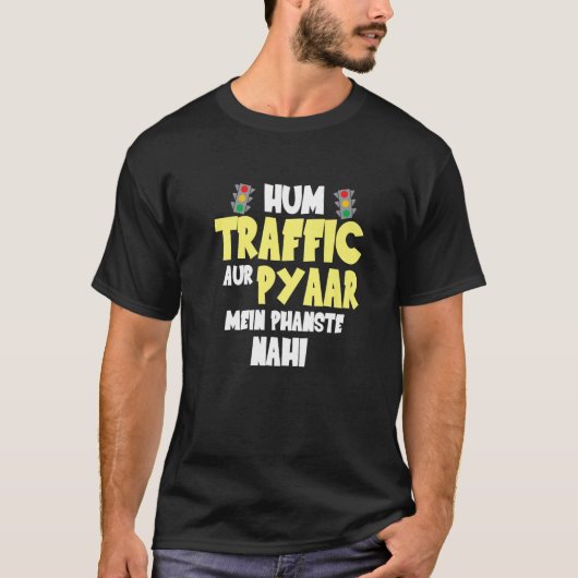Hum Traffic Aur Pyaar Main  Sarcastic Memes Tシャツ (正面)
