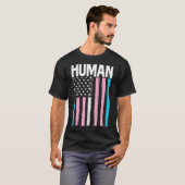 Human Rainbow Us Flag LgbtがトランスジェンダーPriをサポート Tシャツ (正面フル)