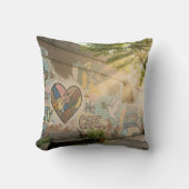 Humanity Graffiti On Brick Wall Mural クッション (正面)