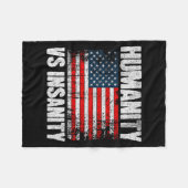Humanity Versus Insanity Distressed American Flag  フリースブランケット (正面(横))