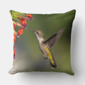 Hummingbird In Flight Gift for Mom | Throw Pillow  クッション (正面)
