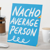 Humorous "Nacho Average Person" Food Pun 台座サイン (インサイチュ)