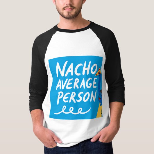 Humorous "Nacho Average Person" Food Pun Tシャツ (正面)