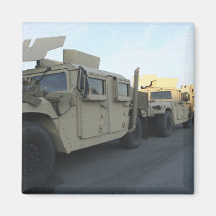 HumveesはMorehead都市で桟橋で置かれます マグネット