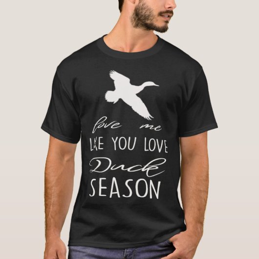 Hunter s Wife Love Me Like You Love Duck Season Tシャツ (正面)