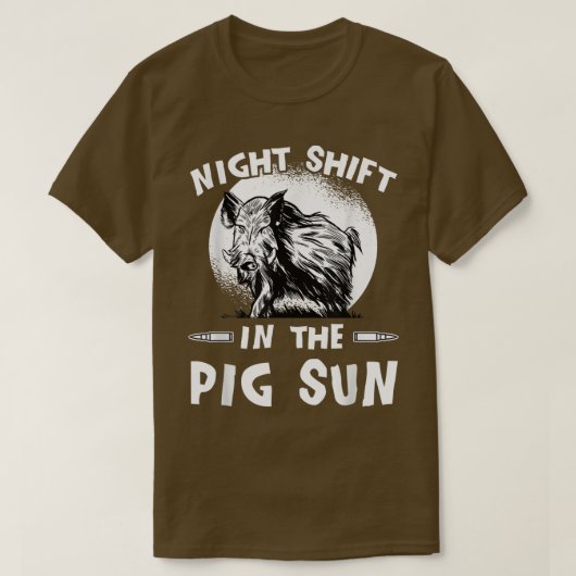 Hunting In The Pig Sun - Wild Boar Hunter Outfit H Tシャツ (デザイン正面)