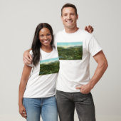 Hurrican山が付いている都市の空中写真 Tシャツ (ユニセックス)