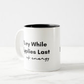 Hurry While Supplies Last of Energy ツートーンマグカップ (正面左)