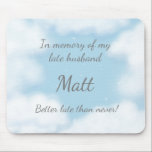 "Husband Better Late Than Never" Funny Custom マウスパッド<br><div class="desc">This morbidly funny mousepad has a scene of heavenly blue sky,  dreamy clouds,  sparking stars and the words "In Memory of my late husband [insert name] Better late than never!" Perfect for those who waited a long time for a partner.</div>