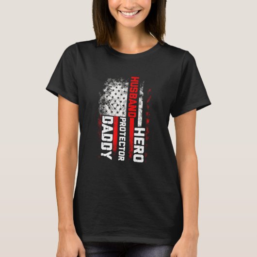 Husband Daddy Protector Hero American Flag Indepen Tシャツ (正面)