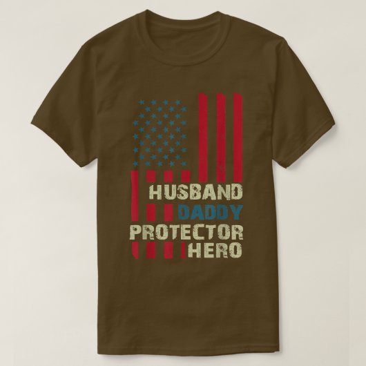 Husband Daddy Protector Hero American US Flag Fath Tシャツ (デザイン正面)