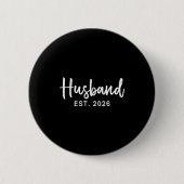 Husband Est 2026 Hubby Just Married Honeymoon Wedd 缶バッジ (正面)
