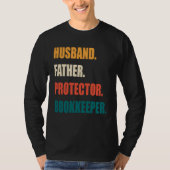 Husband Father Protector Bookkeeper Tシャツ (正面)