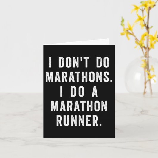 Husband I Dont Do Marathons I Do A Marathon Runne  カード (黄色い花)
