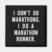 Husband I Dont Do Marathons I Do A Marathon Runne  マグネット (正面)