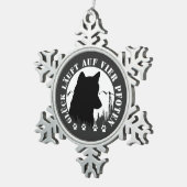 Husky-Glück läuft auf vier Pfoten スノーフレークピューターオーナメント (右)