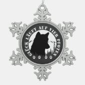Husky-Glück läuft auf vier Pfoten スノーフレークピューターオーナメント (正面)