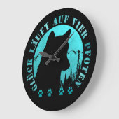 Husky - Glück läuft auf vier Pfoten ラージ壁時計 (傾斜)