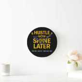 Hustle Now Shine Later – Work Hard Dream Big | Mot ラウンド壁時計 (ホーム)