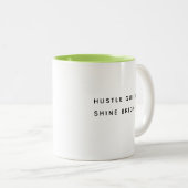 Hustle Quietly Shine Brightly Modern Two-Tone Mug ツートーンマグカップ (正面右)