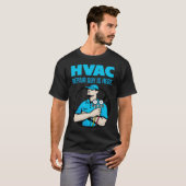 HVACの熱と空気修復の人が、暑い夏のACに来る Tシャツ (正面フル)