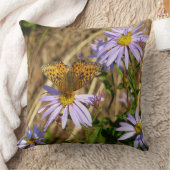 Hydaspe Fritillary on Purple Aster Flowers クッション (ブランケット)