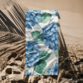 Hydrangea Blues Floral Watercolor Botanical Blooms ビーチタオル