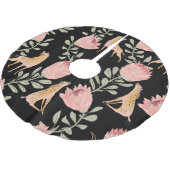 Hyena & Protea：黒い背景シームレス ブラッシュドポリエステルツリースカート (アングル)