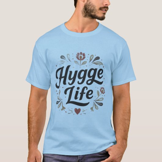 Hygge Life Scandinavian Minimalist Tシャツ (正面)