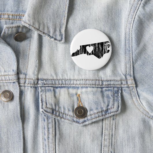 Iハートのノースカロライナのグランジな輪郭の州愛 缶バッジ (インサイチュ)