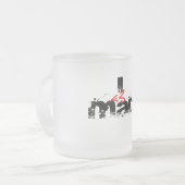 Iハートのレインコートの(赤い) - Macのマグ フロストグラスマグカップ (正面左)