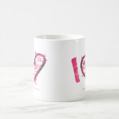 Iハートの落書きのマゼンタ コーヒーマグカップ (中央)