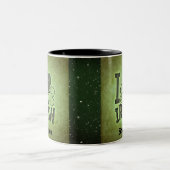 Iハートアイリッシュシャームロックネームモノグラムイニシャル ツートーンマグカップ (中央)