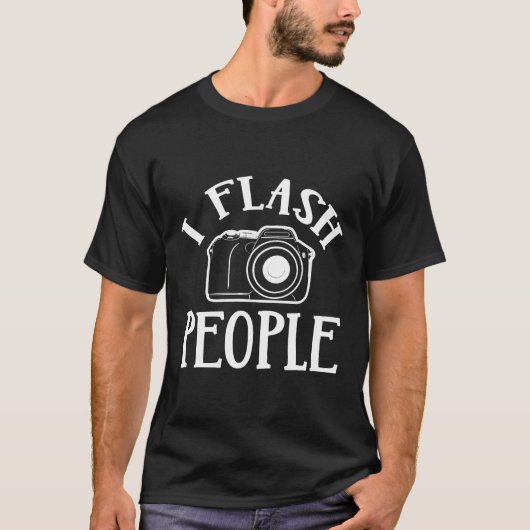 Iフラッシュする人の写真カメラおもしろい Tシャツ (正面)