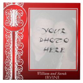 Iモノグラム「赤の白いレース」と写真 – タイル