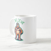 i信じサスカッチビグフット コーヒーマグカップ (正面左)