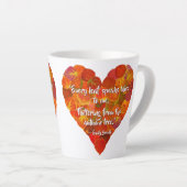 I愛の秋 – 赤い《植物》アスペンリーフハート1、ブロンテク引用文 カフェラテマグ (右アングル)