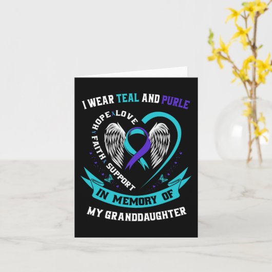 I衣服ティール(緑がかった色)と紫の孫娘の自殺A カード (黄色い花)