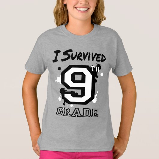 I 生き延び9年生 Tシャツ (正面)