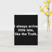 I Always Arrive Little Late Like The Truth Funny S カード (黄色い花)